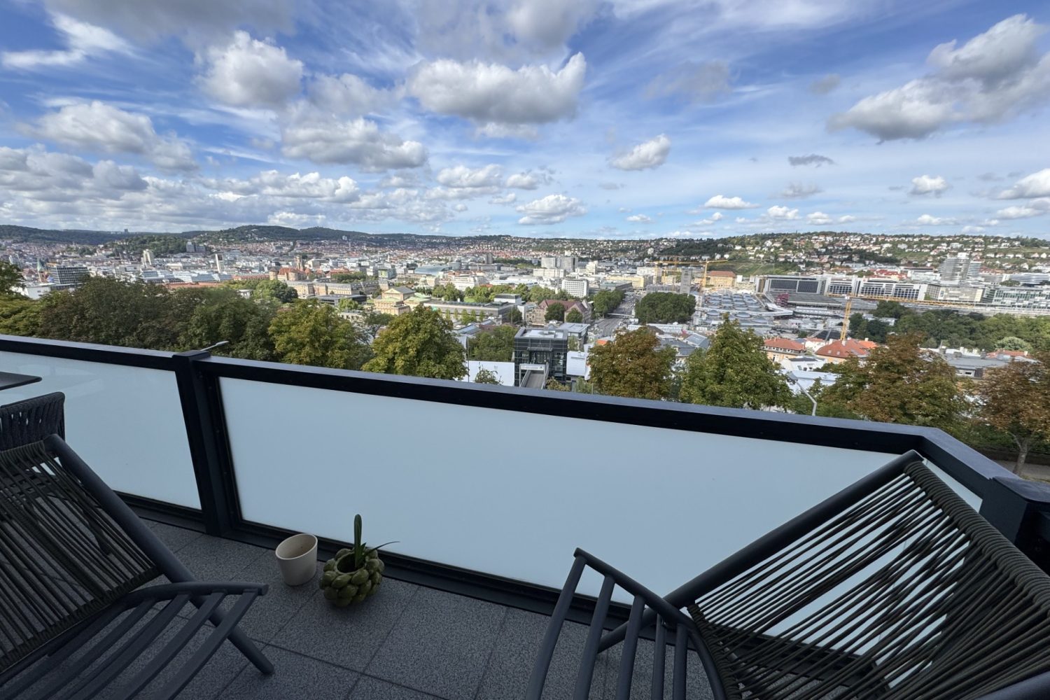 Herrliche Mietwohnung an der schönen Gänsheide mit 3,5 Zimmern und Wahnsinnsblick - Photo 4