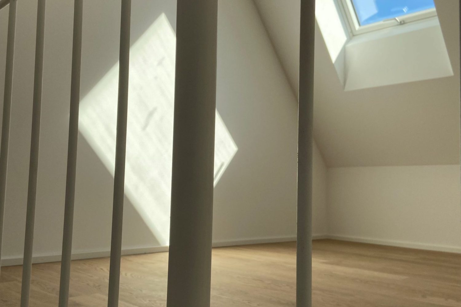 Wohnen über der Stadt mit toller Terrasse! Möblierte Maisonette-Wohnung, Neubau, zu vermieten - Photo 4